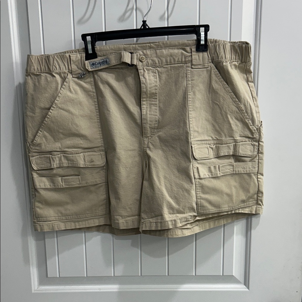 Columbia Men's Tan Cargo Shorts